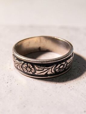 Sterling Silver Eternity Band Ring With Floral And Leaf Design